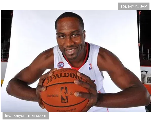 埃尔顿·布兰德利用内线高效背打拉开空间 改变球队进攻结构