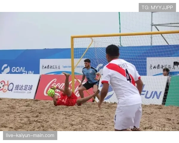 沙滩足球规则详解：比赛时间、换人及犯规判罚标准解析